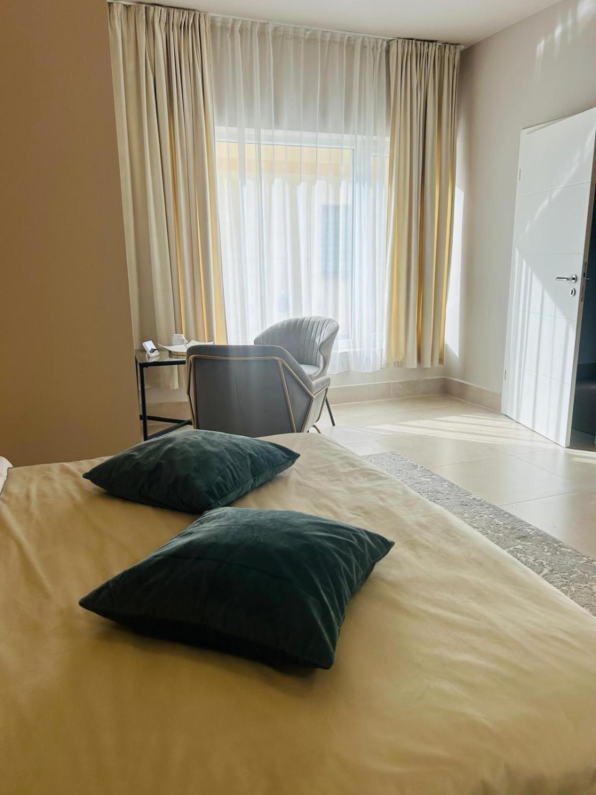 New House Sibiu Hotel ภายนอก รูปภาพ